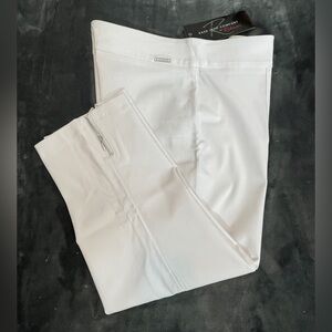 Rekucci white designer capri jeans
With zipper detail at ankle